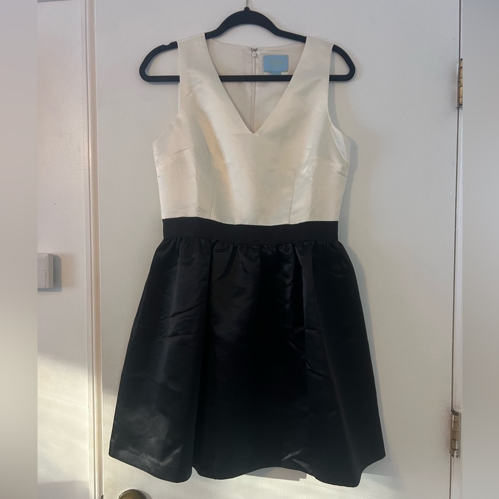 CeCe Black and Cream Sleeveless Mini Dress size 6 (R104)